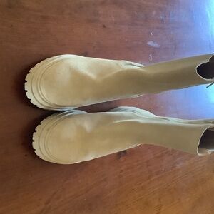 Women's Chelsea Lug Boot in stone suede
Bought in England and never worn